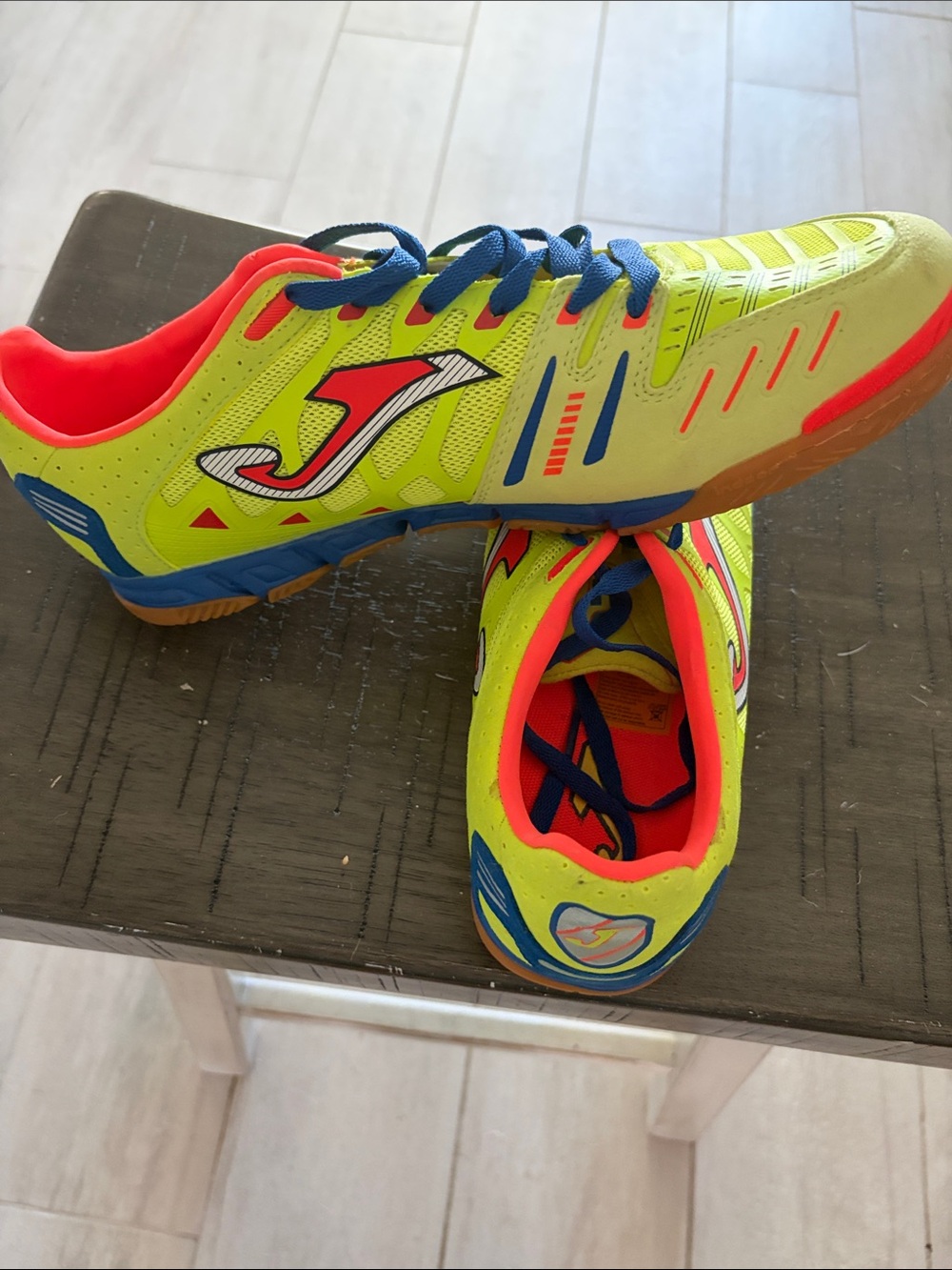 Youth Indoor Soccer Sneakers - Neon Yellow & Blue